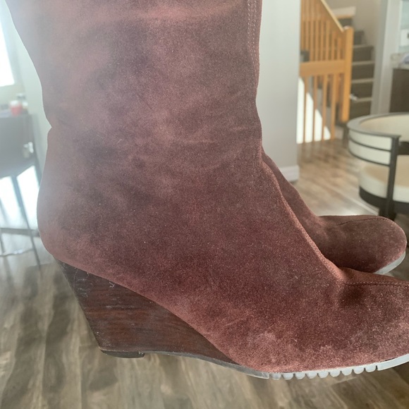 8.5 Aerosole boots suede. Wedge. Easy to walk in. - Picture 9 of 11